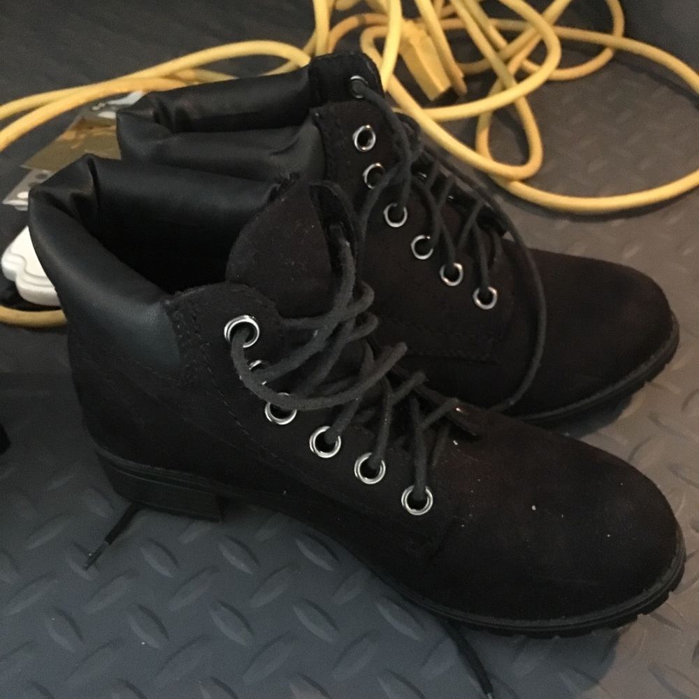 Combat Boot(ies)